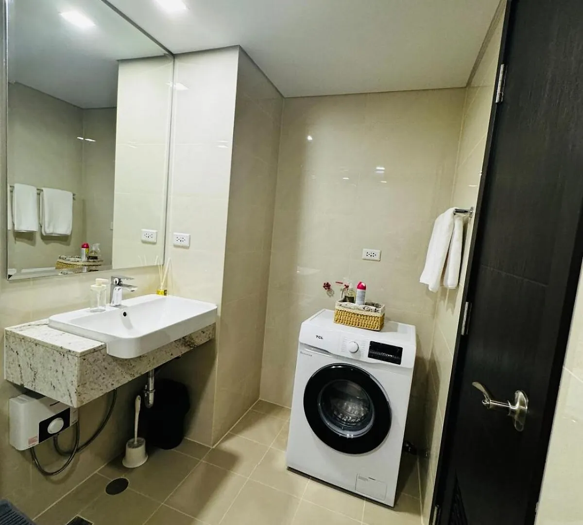 Apartment Cozy 1Br At Park Mckinley West Near Bgc & Venice Mall Manila